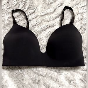 VICTORIA’S SECRET THE T-SHIRT LIGHTLY LINED BLACK BRAS